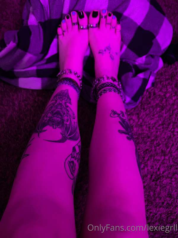 Re painted my toes 😋 do you like them?