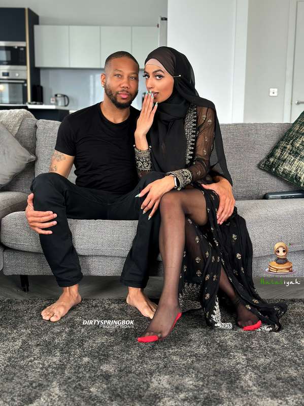 When Hijabi Aaliyah welcomes her airbnb guest @johnlegendary.. 4