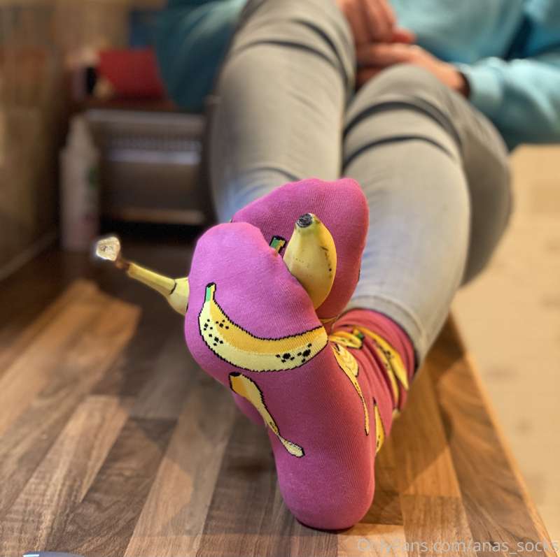 Do my socks make you go bananas??😉👣🍌🧦🤪🤯
My sock bitches  if .. 6