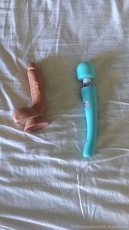 Which you rather see me with in the next solo video??😈😈