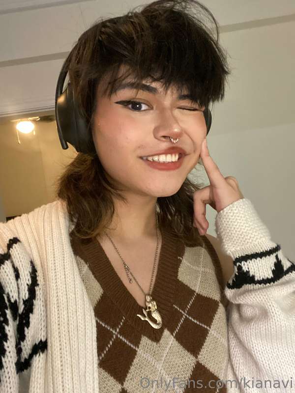 A few quick vids while I’m at my friends place~! 🥰
 + random.. 3