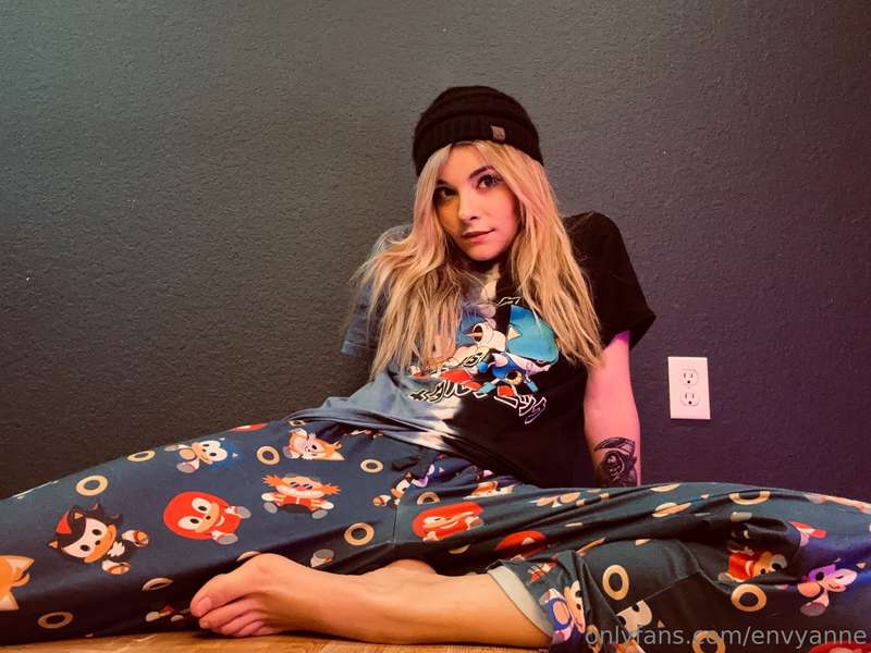 What's your favorite show? :O I've been watching Grey's Anat.. 30