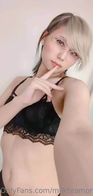 model profile shot :3 1