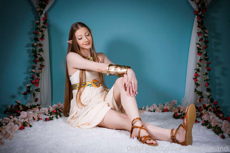 It's time for the sandals to come off! You better not be pee.. 5