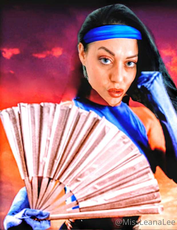 I may do cosplay now! Lol. 
Thanks Justin for my hawt fan ar..