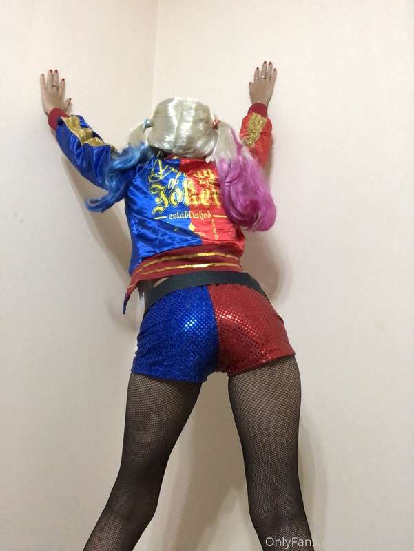 Harley Quinn is a freak 6