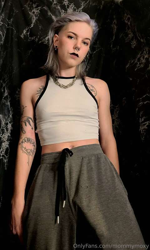 HardFemme gets hard in her sweatpants 10