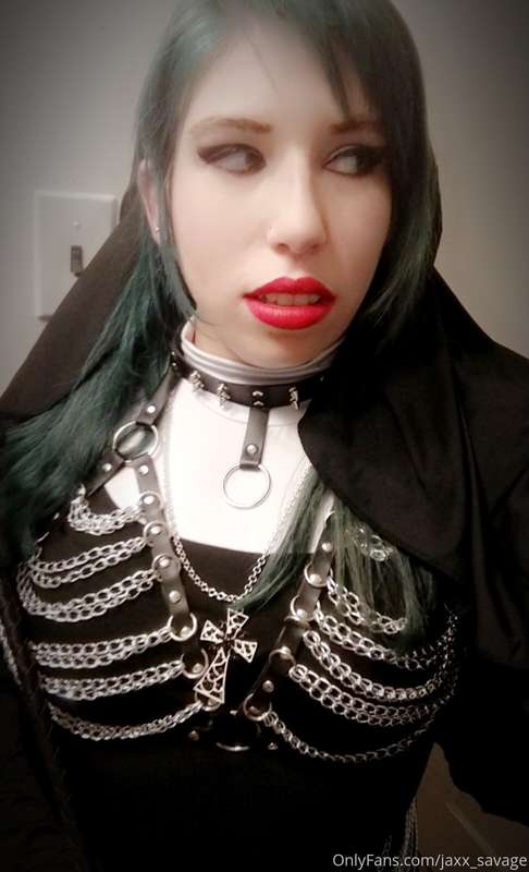 Helloween vibes 🖤🎃🧹🦇 Some pictures feature the beautiful sex.. 11