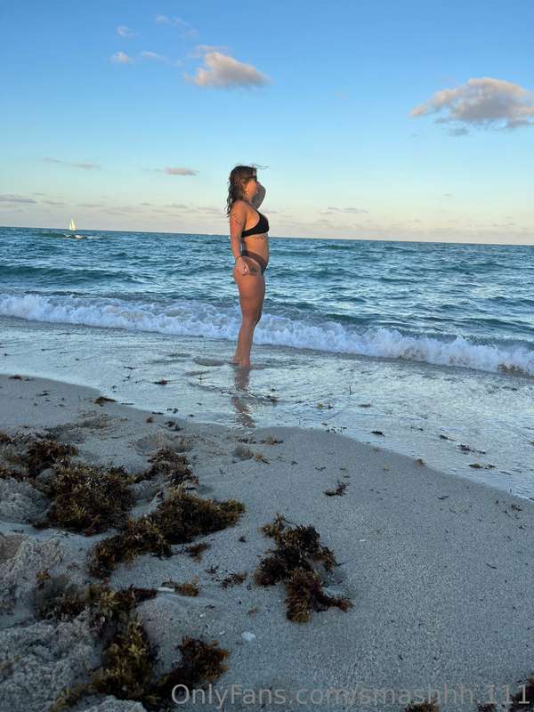 We love some beach pics <3 2