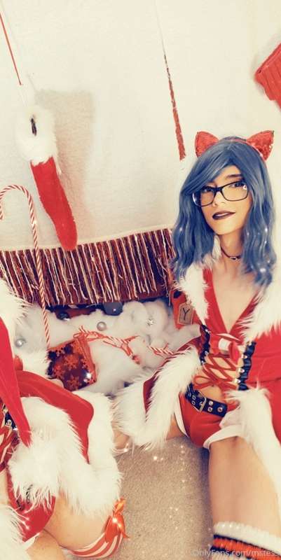 🎄🎄 I'll post some with @EmilyRoseIV later tonight 😊 1