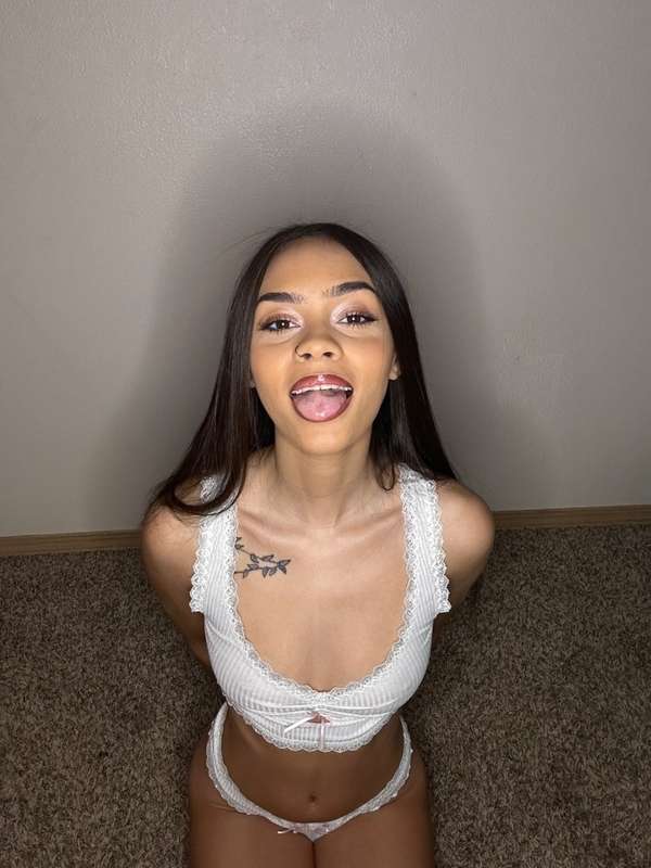 so horny can’t wait to go live tonight 😅  9pm pst/ 12am est ..
