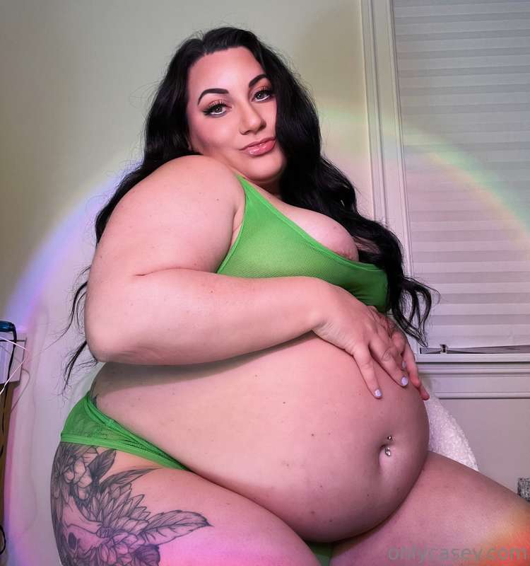 Only green lingerie I have that “fits” 🍀 Who’s trying to get.. 1