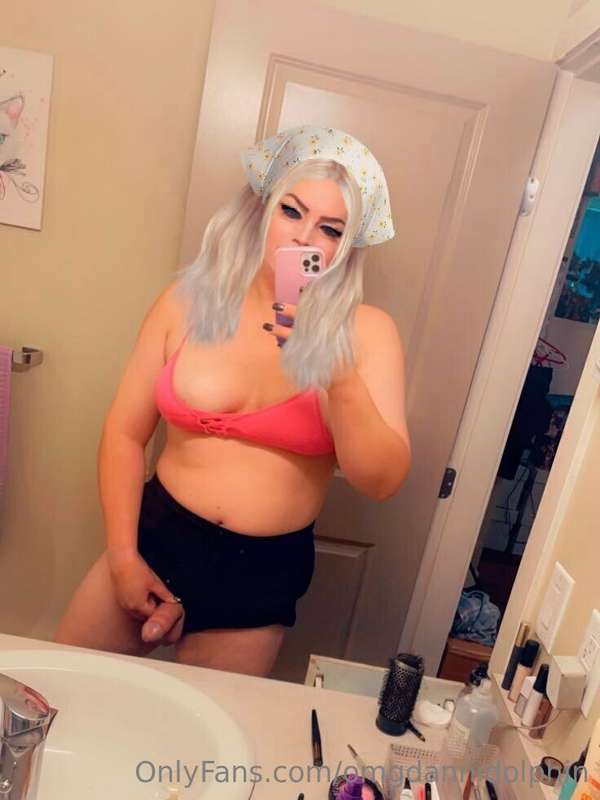 Who wants to worship this cock? 🧡🙏🏻 3