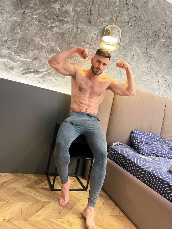 The real GAY 🏳️‍🌈 with monster cock 🍆🤤@therealjays 😍His cock.. 1