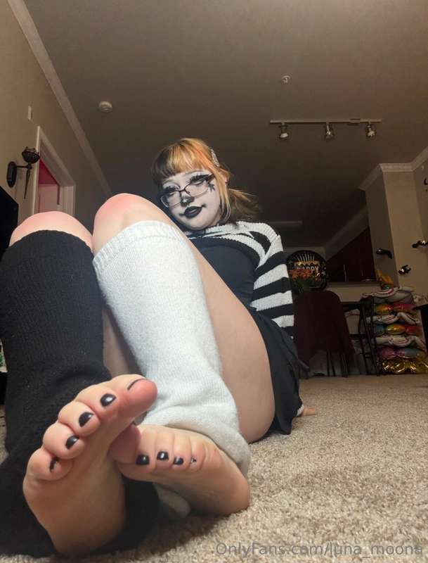 FEET APPRECIATION POST!! To all my feet enjoyers, please tak.. 3