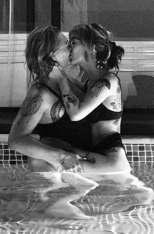 just some cute pool smooches with my girl @lizzy_lush 🥰🥰