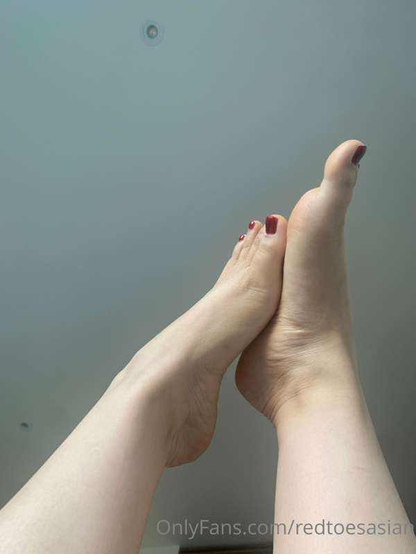 Feet up
In the air 🌱 1