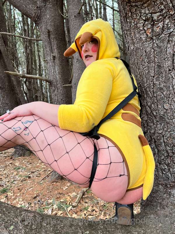 Peggachu!!! In the wild being feral!! 11