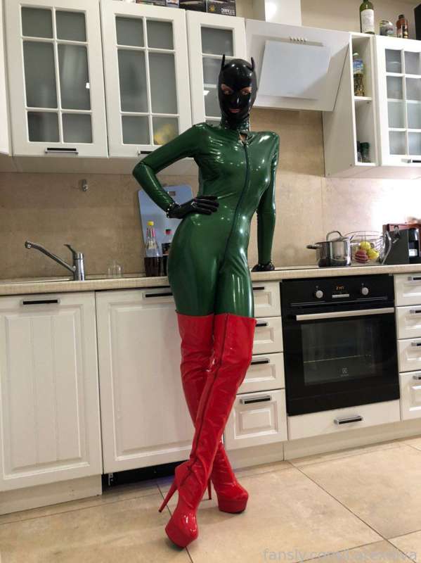 Latexdiva - Fansly - 09 Aug, 2022 21