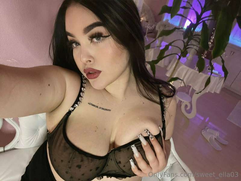 I would like to squeeze her tightly? 😋🤭