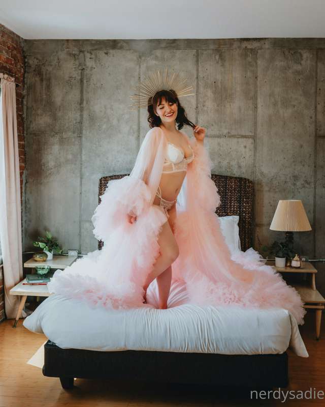 Sneak Peek for my Easter photoset! I had so much fun with th.. 3