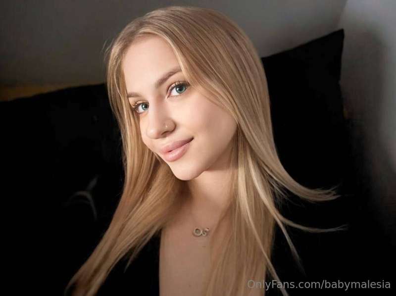 🥰Free subscription @sindy_haze 🥰This cutie with angelic face..