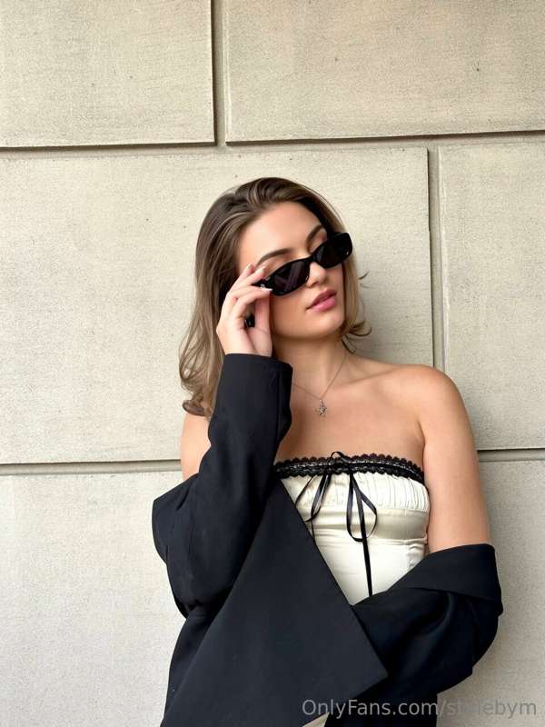 Feeling as cool as the weather in these sunglasses 😎