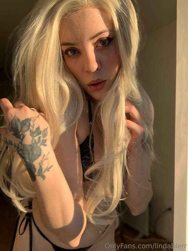 I am waiting at the door step for you to come and fuck me 💋