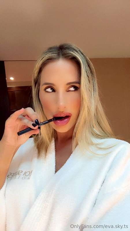 Ready to paint a new version of myself 💄What color would you..