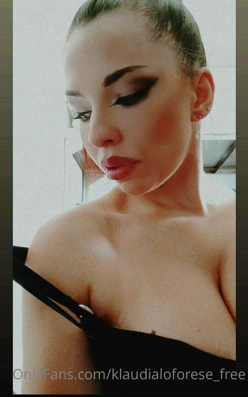 Che la domenica abbia inizio 👄 Corri su onlyfans.com/klaudia..