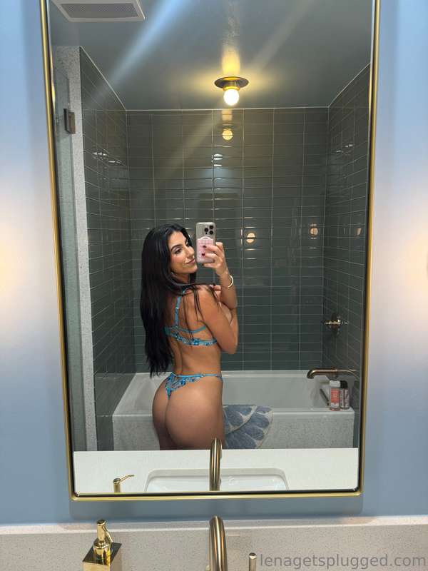 A solo photo shoot just for you! Swipe for more I know you g..