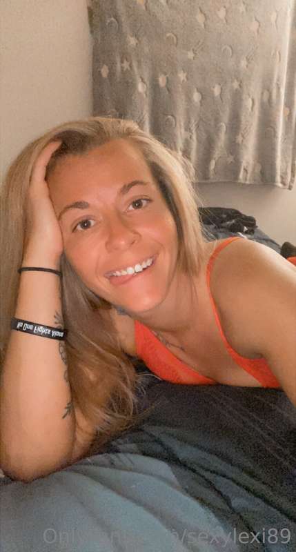 I think I may need to go back blonde! 🔥🥵😍👱‍♀️ what’s y’all’s.. 3
