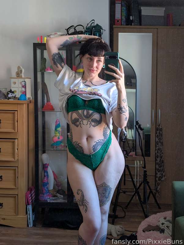 Pixxiebuns - Fansly - 20 May, 2025 4