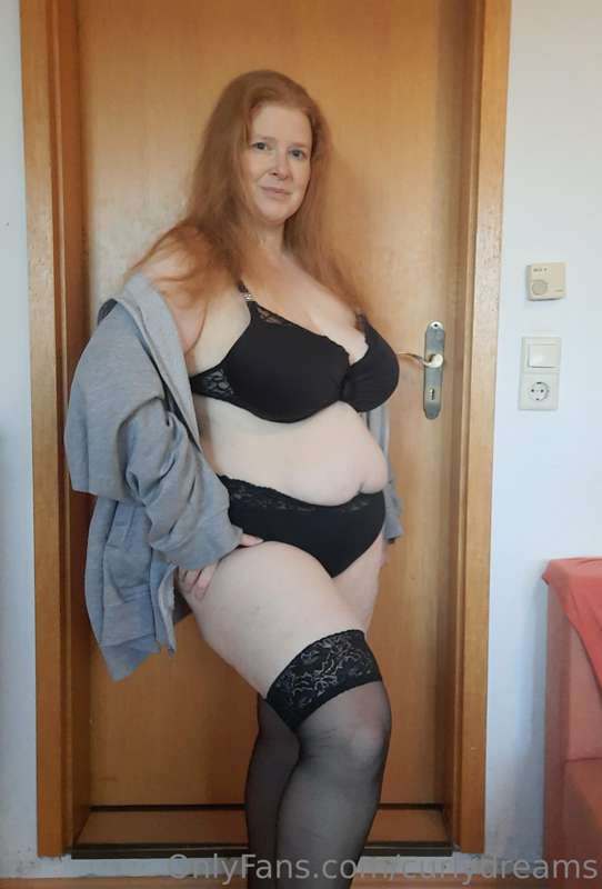 Was ich wohl drunter anhabe ? 😘🥵 2