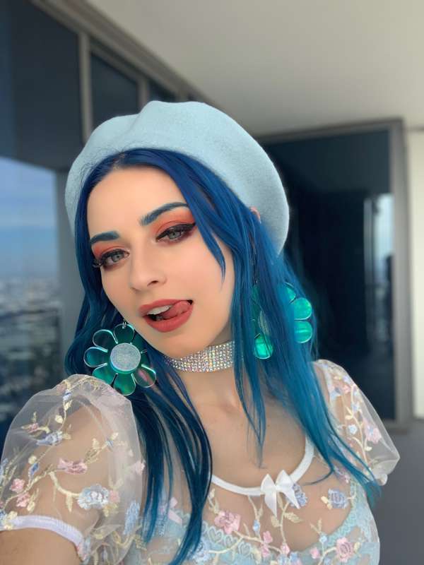 AVN day 1 💙 I’m feeling really cute~ 
ps I’m going to post a.. 1