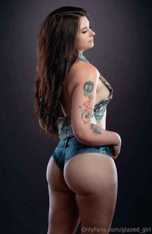 Gabi is a hot french model from 🇨🇦 ! She loves chatting and .. 3