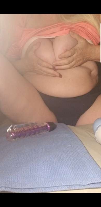Today's video preview pics! 😜

My NAKED YOGA: 
https://howtu.. 10