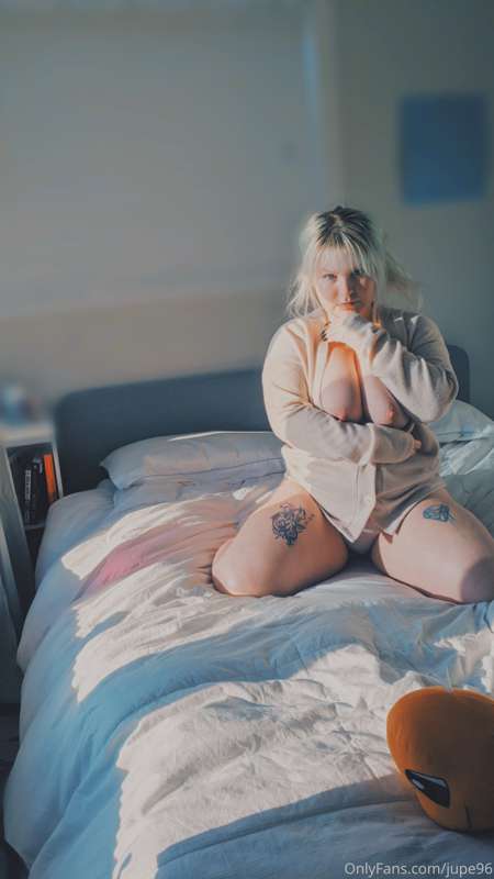 Goodmorning. Can someone come give me morning dick?🥺 9