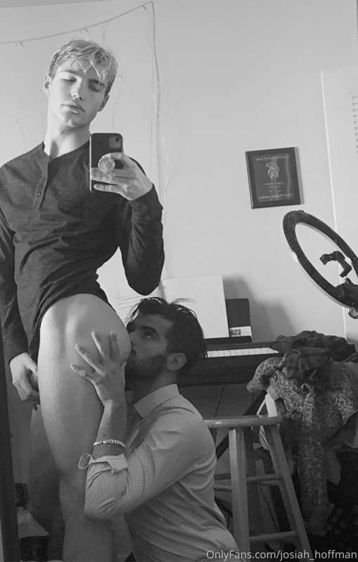 A taste of my forbidden fruit 😈🍑