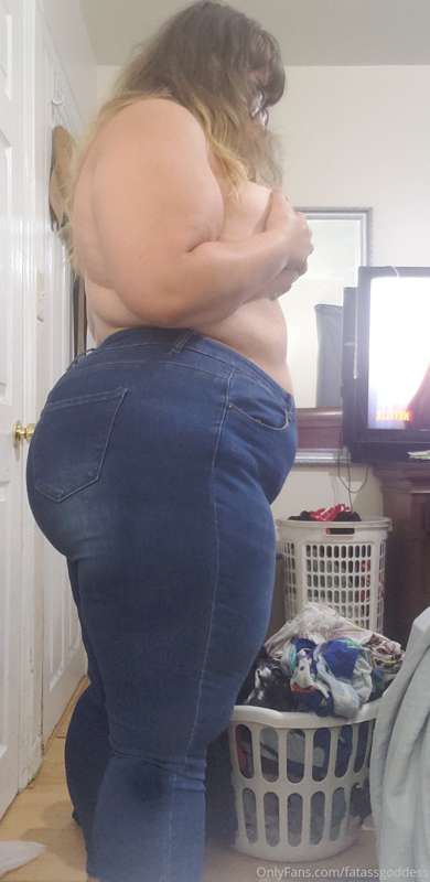 Getting ready for a job interview , wish me luck babes 3
