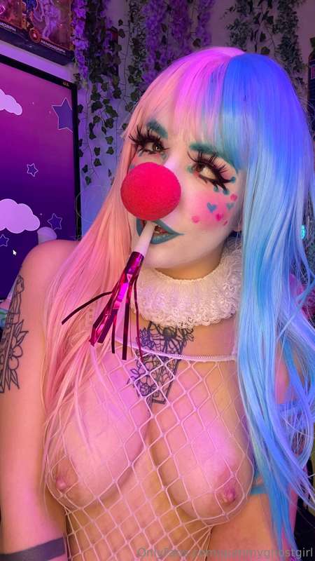 Do it honk? Maybe 😏 watch my cream pie and find out 😉💕 3