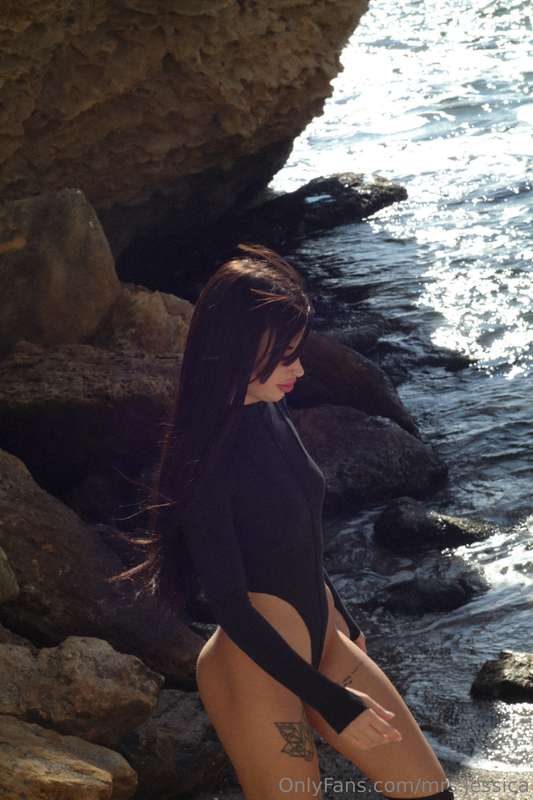 Alone with the sea... 🌊✨”The water caresses my skin and the ..