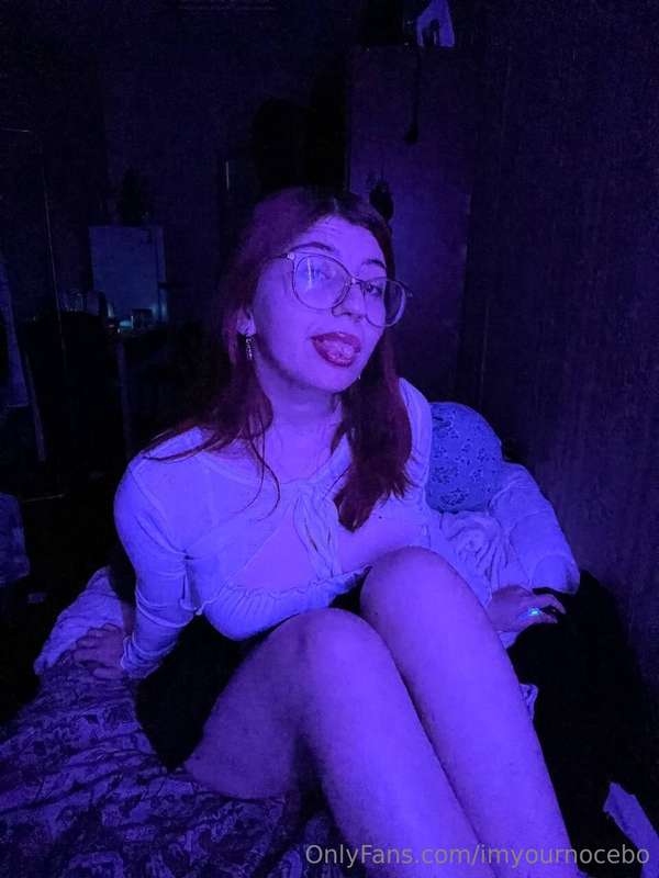 Give me tiny kisses, show me little love💘