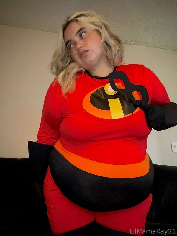 Man Elastigirl has let herself go…she can barely do her job,.. 6