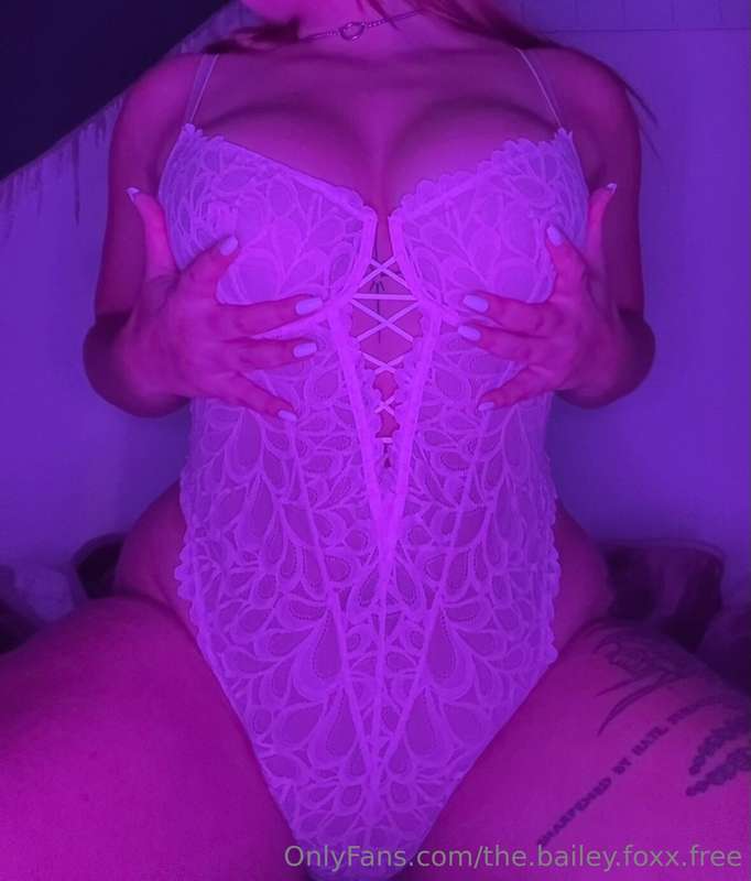 I’m online on my main page! Come say hi 😈🖤