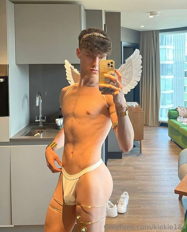 This marks the start of the Christmas content 🥰 Hope you’re .. 10