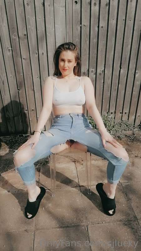Catch me outside live soon #stripchat #outside #sun #easter ..
