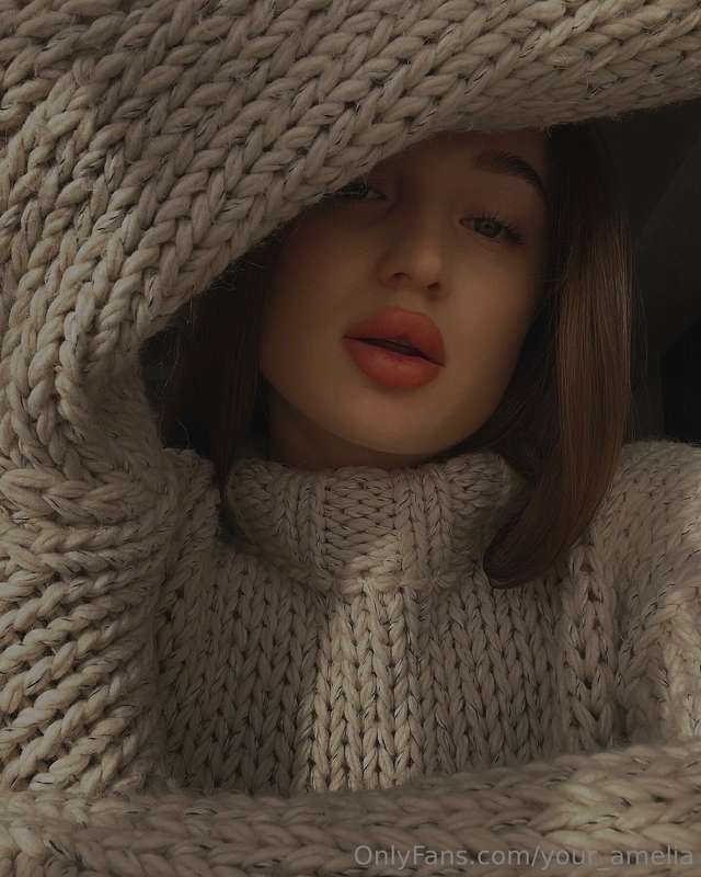 There is a secret in my lips, a mystery in my eyes. There is..