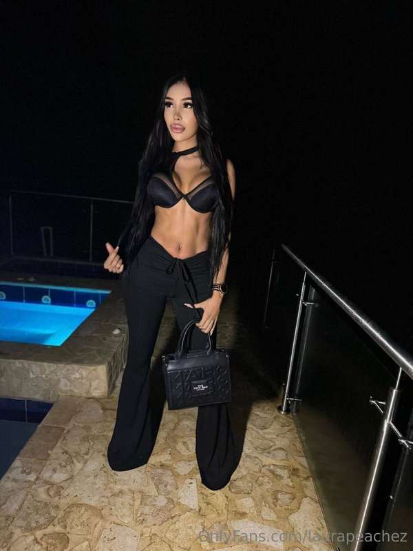 Loving this outfit! What’s your favorite outfit to wear on a..