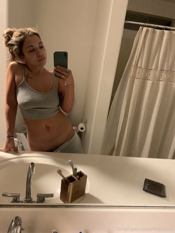 Love to be a tease? TIP 5 to see my naked ass and uncovered .. 2